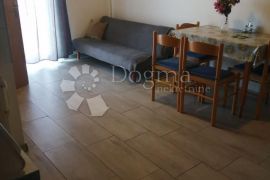 VODICE  4 APARTMANA U ZGRADI BLIZU MORA I CENTRA GRADA, Vodice, شقة