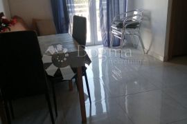 VODICE  4 APARTMANA U ZGRADI BLIZU MORA I CENTRA GRADA, Vodice, Daire