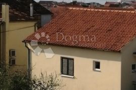 VODICE  4 APARTMANA U ZGRADI BLIZU MORA I CENTRA GRADA, Vodice, Daire