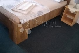 VODICE  4 APARTMANA U ZGRADI BLIZU MORA I CENTRA GRADA, Vodice, Appartement