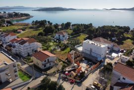 VODICE STAN SA DVORIŠTEM NADOMAK MORA  DX6, Vodice, Kвартира