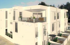 VODICE STAN SA DVORIŠTEM NADOMAK MORA  DX6, Vodice, Appartement