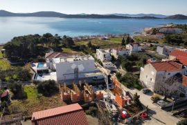 VODICE STAN SA DVORIŠTEM NADOMAK MORA  DX6, Vodice, Wohnung