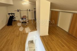 PENTHOUSE grad Krk 130m2, Krk, Apartamento