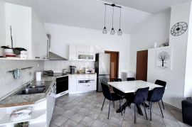 Pula ,Gregovica konforan četverosobni stan 117m2 !, Pula, Appartement