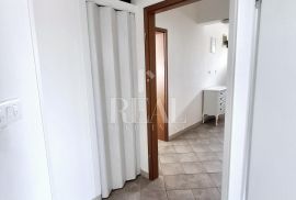 Pula ,Gregovica konforan četverosobni stan 117m2 !, Pula, Appartment