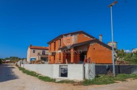 Novigrad, okolica! Predivna vila u izgradnji 700 m od mora!, Novigrad, Famiglia