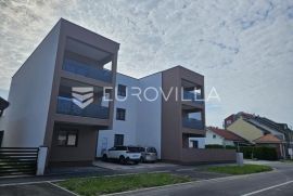 Osijek, Retfala, stan u urbanoj vili 100 m2 prizemlje sa dvorištem 50 m2, Osijek, Daire