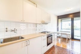 Zagreb, Stenjevec, funkcionalan trosoban stan NKP 60,54 za renovaciju, Zagreb, Daire