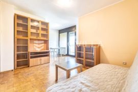 Zagreb, Stenjevec, funkcionalan trosoban stan NKP 60,54 za renovaciju, Zagreb, Flat