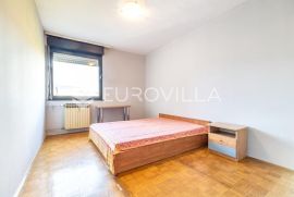 Zagreb, Stenjevec, funkcionalan trosoban stan NKP 60,54 za renovaciju, Zagreb, Διαμέρισμα