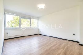 Zagreb, Folnegovićevo naselje, kompletno adaptiran trosoban stan NKP 68,40m2, Zagreb, Apartamento