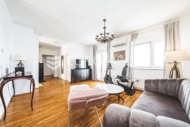 Zagreb, trosoban penthouse NKP 103 m2 sa prekrasnim pogledom + parking, Zagreb, Διαμέρισμα