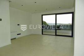 Krk, četverosobni stan 120m2, vrtom i konobom, Krk, Appartment