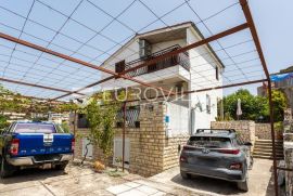 Sevid, renovirana kuća 70 m od mora, NKP 272 m2, Marina, بيت