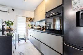 Sevid, renovirana kuća 70 m od mora, NKP 272 m2, Marina, Famiglia