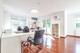 Zagreb, Remete, poslovni prostor 58 m2 s balkonom, vrtom i parkingom, Zagreb, Commercial property