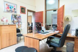 Đakovo, ordinacija 53 m2 u centru grada, potpuno opremljena, Đakovo, Commercial property