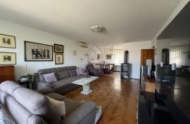 Kuća u Pješčanoj uvali 75 m od mora + apartman + radiona, Medulin, House