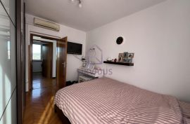 Kuća u Pješčanoj uvali 75 m od mora + apartman + radiona, Medulin, House