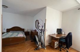 Kuća u Pješčanoj uvali 75 m od mora + apartman + radiona, Medulin, House