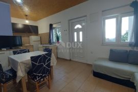 BAKAR, KUKULJANOVO- samostojeći objekt 30 m2 (kućica) sa garsonjerom., Bakar, Appartement