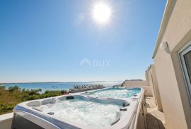 ZADAR, PRIVLAKA - Vaša Vila iz Snova: Pogled na More, Jacuzzi na Krovu i Samo 100 m do Plaže ! R4, Privlaka, House