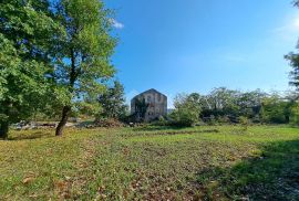 ISTRA, GROŽNJAN, OKOLICA – Prekrasna ruševina na prostranom građevinskom zemljištu., Oprtalj, House