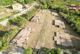 Izvandredno zemljište za izgradnju 6 kuća za odmor sa gotovim temeljima, Labin, Terreno