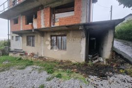 ZAGREB - KUĆA S VELIKIM POTENCIJALOM, Stenjevec, Haus