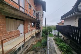 ZAGREB - KUĆA S VELIKIM POTENCIJALOM, Stenjevec, Haus