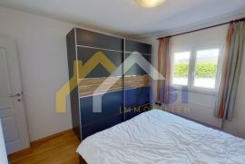 NOVIGRAD - stan sa dvorištem, 500 m od mora, Novigrad, Apartamento