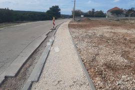 GRAĐEVINSKO ZEMLJIŠTE UZ GLAVNU CESTU U DEBELJAKU, SUKOŠAN 1564 m2, Sukošan, Terreno