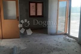 ROH BAU KUĆA U MURVICI KRAJ ZADRA, Poličnik, Дом