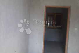 ROH BAU KUĆA U MURVICI KRAJ ZADRA, Poličnik, Casa