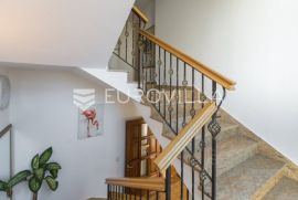 Istra, Rovinj, apartmanska kuća, 13 stanova, uhodani biznis, odlična prilika, Rovinj, Propriedade comercial