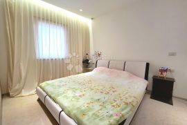 Prostrano, luksuzno, residence, velika terasa, na  200m od mora, Umag, Appartment