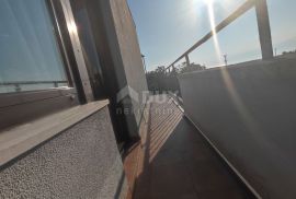 RIJEKA, PODMURVICE- prostrani dvosobni stan sa velikim balkonom, Rijeka, Daire