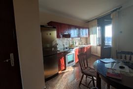 RIJEKA, PODMURVICE- prostrani dvosobni stan sa velikim balkonom, Rijeka, Apartamento