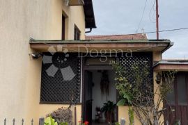 Kuća s dvorištem i vrtom - idealna za smještaj radnika, Velika Gorica - Okolica, House