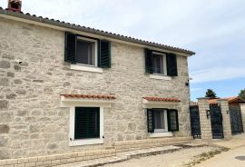 Renovirana kamena kuća u okolici Poreča, Poreč, House