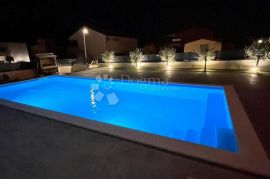 VIR – MODERNA VILA U NOVOGRADNJI, Vir, House