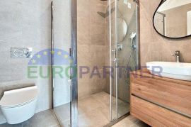 Luksuzan stan u prizemlju s dvorištem, novogradnja, Poreč, 1km od mora, Poreč, Appartement