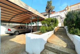 Crikvenica-Centar, kuća sa 3 apartmana, Crikvenica, House