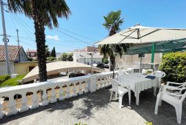 Crikvenica-Centar, kuća sa 3 apartmana, Crikvenica, Σπίτι