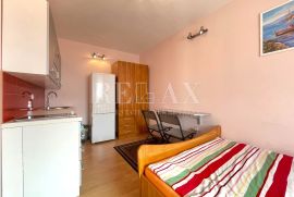 Crikvenica-Centar, kuća sa 3 apartmana, Crikvenica, Дом