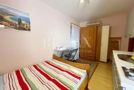 Crikvenica-Centar, kuća sa 3 apartmana, Crikvenica, Ev