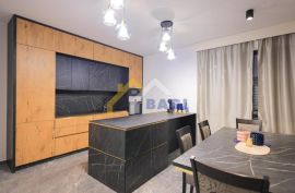 ZADAR-SUKOŠAN - EKSKLUZIVAN STAN PRVI RED DO MORA, Sukošan, Apartamento