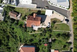 OPATIJA, CENTAR - zemljište 929m2 za vilu s bazenom s građevinskom dozvolom, centar Opatije, panoramski pogled, Opatija, Terreno