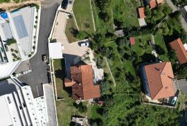 OPATIJA, CENTAR - zemljište 921m2, u centru Opatije s građevinskom dozvolom za vilu s bazenom, panoramski pogled na more, Opatija, Terra